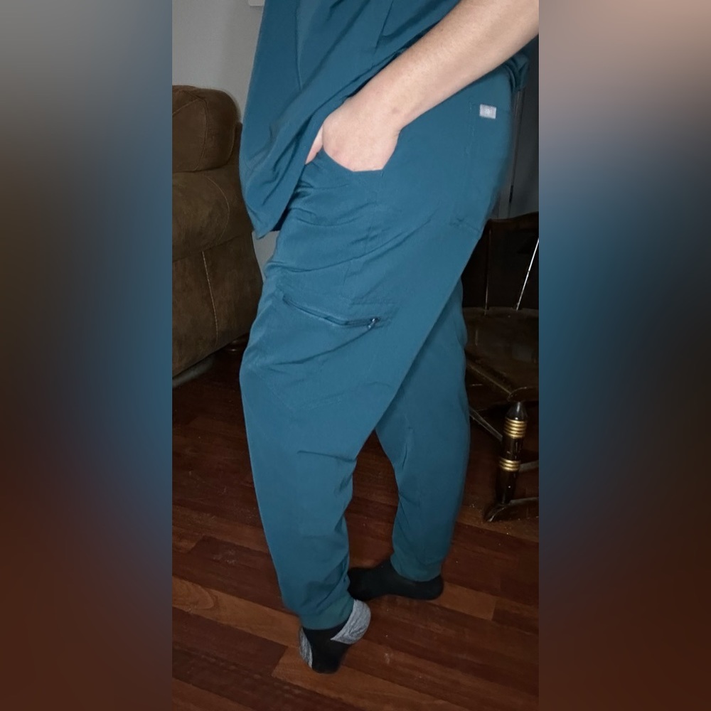 Fig’s Caribbean Blue High waisted Zamora scrub pants size LP